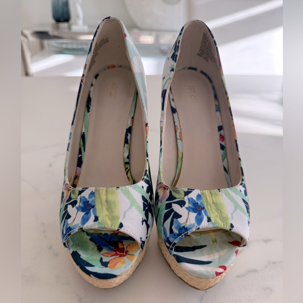 Floral Print Apt. 9 Platform Stiletto shoes and 6 1/2 medium.